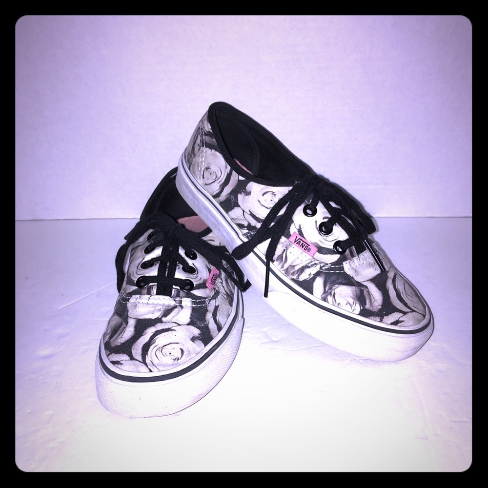 OFFERS! Girls Sz 5.5 Vans B&W Rose Sneakers